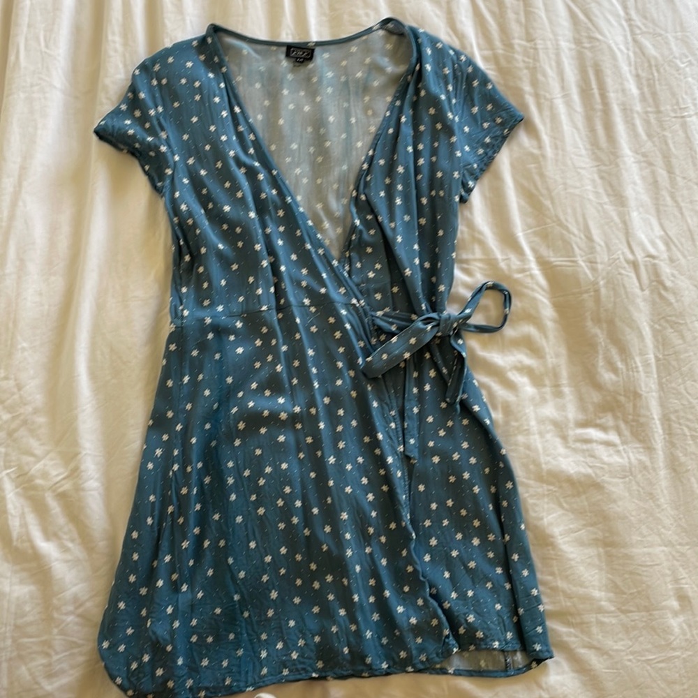 Lira Floral blue wrap dress medium